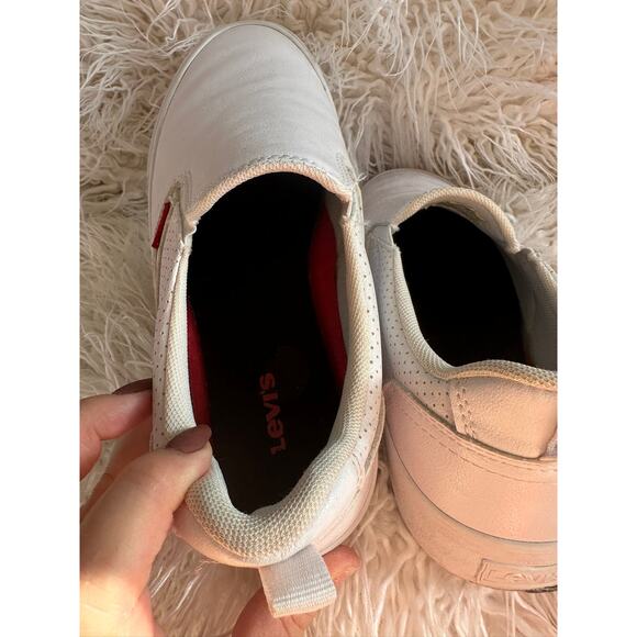 9.5 Women Levi white slip on shoes - Picture 4 of 8